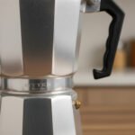 Cafetera Manual De Aluminio Italiana 12 Tazas Otten 600 Ml Plateado - Imagen 8