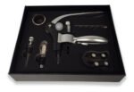 Set Kit De Vino 4 Piezas En Caja De Regalo Cartón Negro - Imagen 2